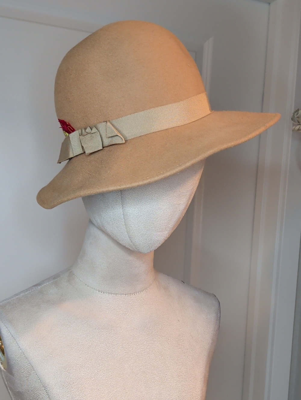 Vintage 60s Bollman Hat Co. Women's Camel Wool Deby Bowler Hat By Michelle